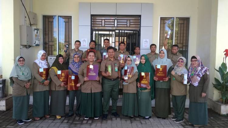 PENYERAHAN TANDA KEHORMATAN SATYALANCANA KARYA SATYA DAN PENANAMAN MANGROVE DI HARI BUMI 2019 BBKSDA SULSEL