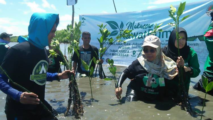 Aksi Rawat Bumi Kita di Kawasan Ekowisata Lantebung Makassar
