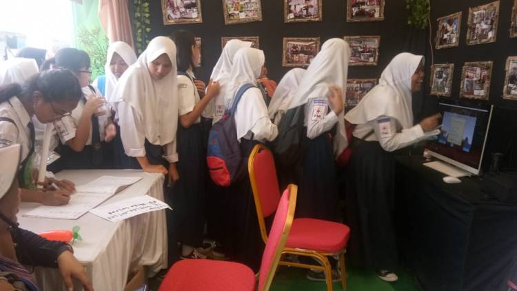 Tetap Tertib Antri, Salut Generasi Milenial Batam