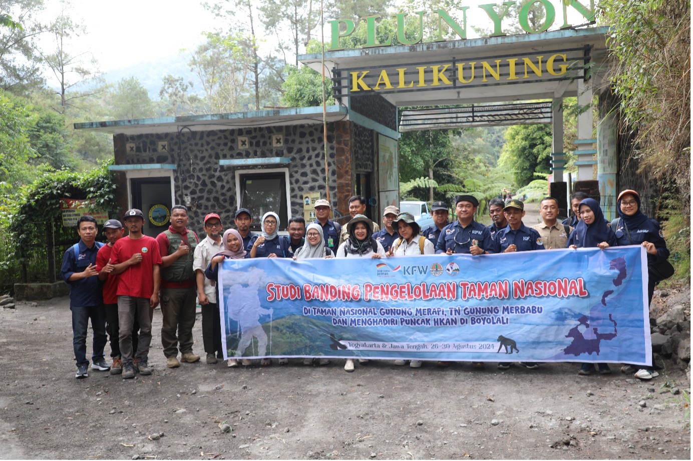 Pembelajaran Wisata Alam Pendakian Gunung di TN Merapi dan TN Merbabu